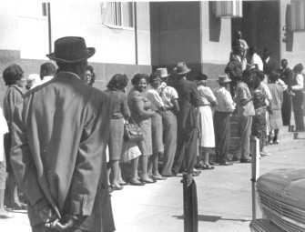 “Freedom Day” in Selma, October 1963. Blacks line up at the courthouse to apply to register to vote. © John Kouns.
