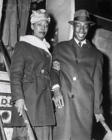 Clyde Kennard with his sister, arriving in Chicago after release from jail.