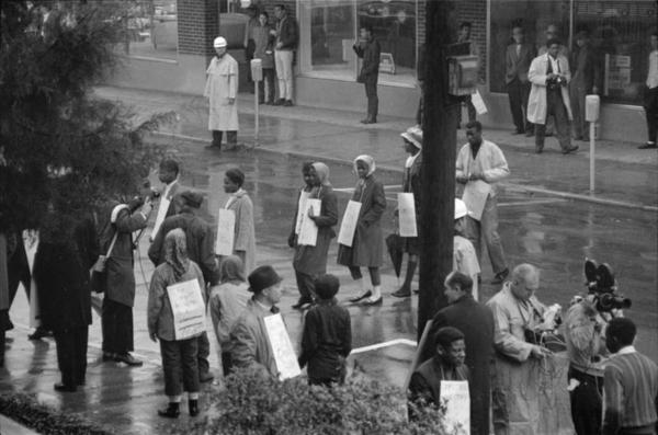 Demonstrators in the rain on Jan. 22, 1964 in Hattiesburg.